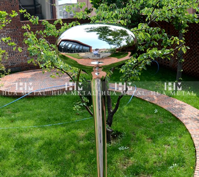 mirror polishing stainless steel drip sculpture by Richard Hudson